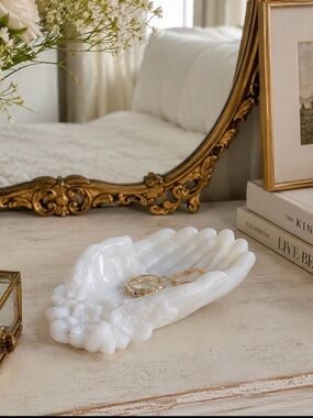 ❤️ Vintage White Opaline Glass Hand Jewelry Dish / Trinket Holder